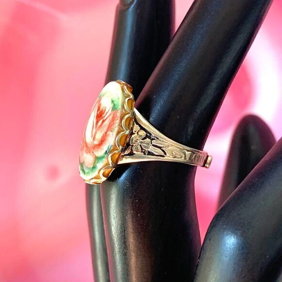 Vintage Victorian Pink Rose Cameo Signet ring, in Silver tone, Unmarked - Picture 2 of 3